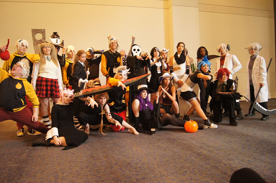 A+group+of+anime+fans+in+cosplay+pose+for+pictures+at+Naka+Kon.