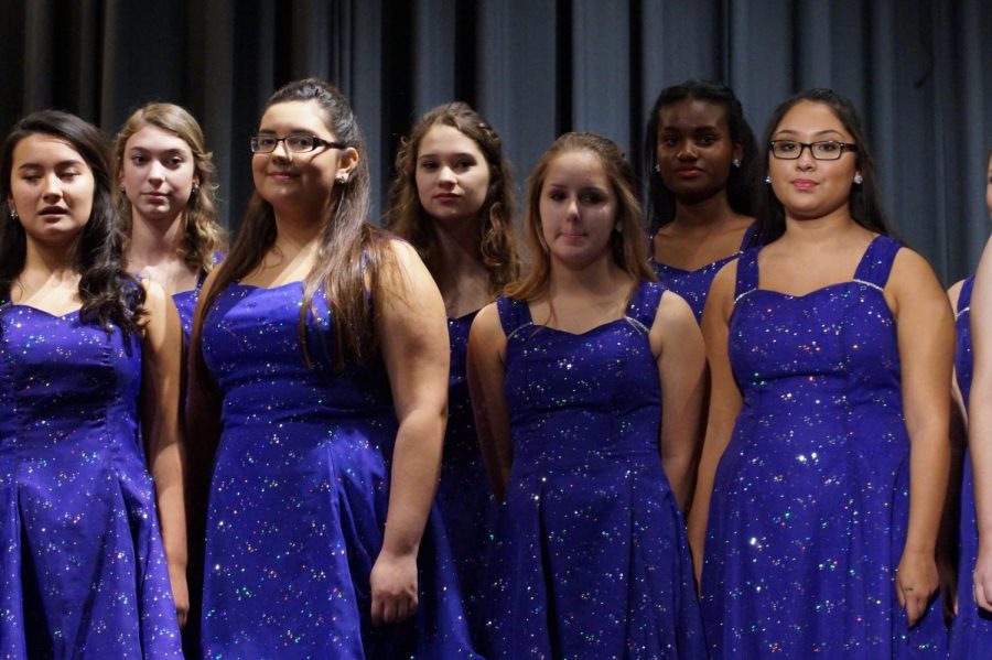 Bella Voce performs at their last concert.