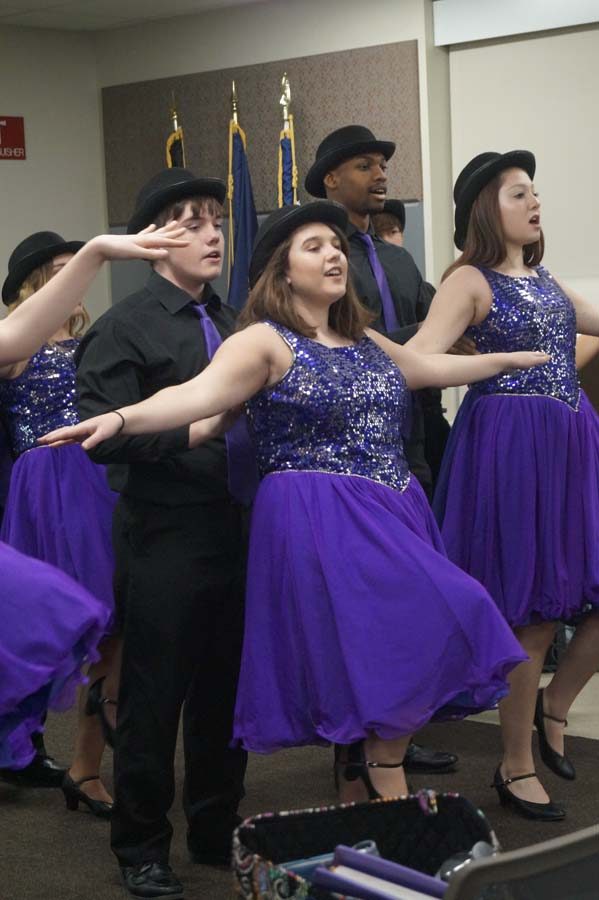 Senior Mallory Brajkovic and sophomore Tyler Thompson dance together while singing "Feelin' Good."