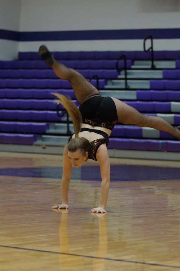 Sophomore Morgan Haworth shares her acrobatic solo with the crowd at the dance showcase.