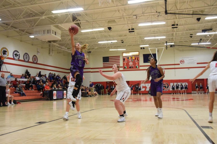 Sophomore Evelyn Vasquezs layup givies the Pirates a 23-point lead in the first quarter. 