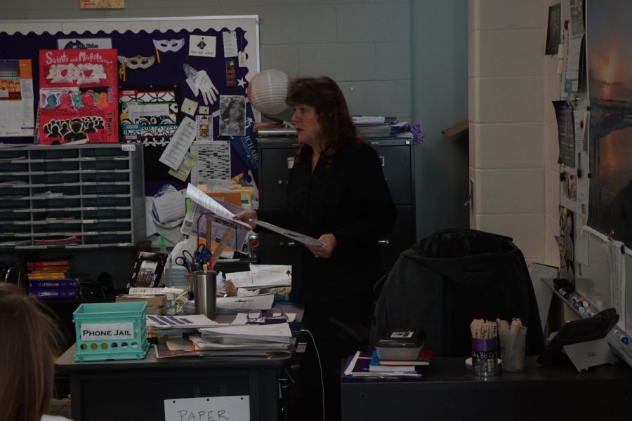 O'Neal intructs freshman English class on February 1. 
