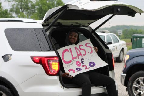 Seniors take part in graduation parade