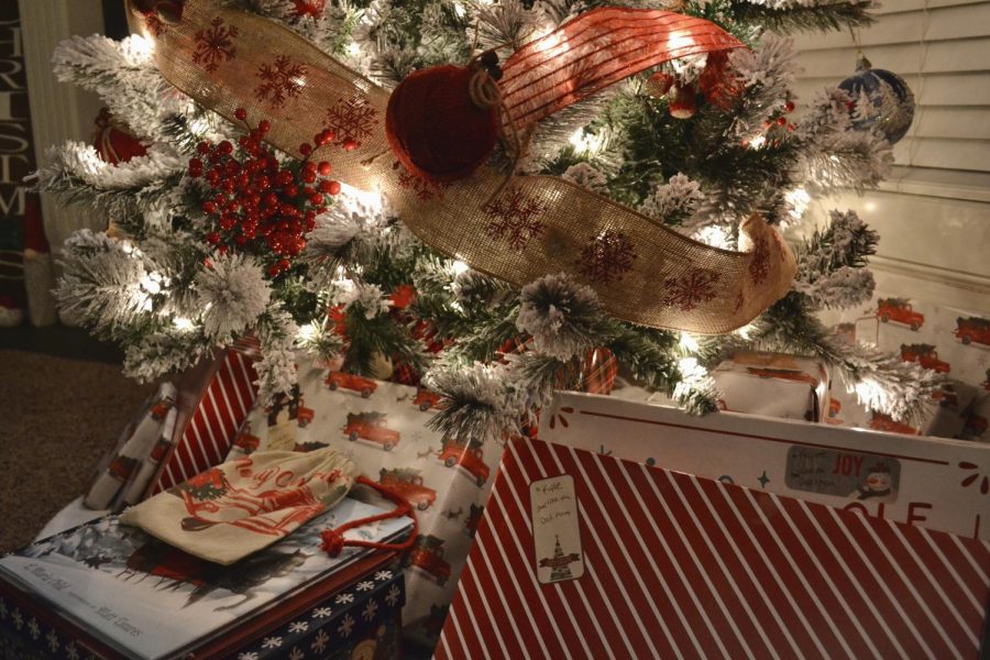 Junior Kaylee Schutte Helps wrap presents in her home with her family. This year is a lot different, as many are just ordering gifts. Instead of doing the annual Christmas shopping, you are waiting at home for packages to arrive. Photo by Kaylee Schutte.