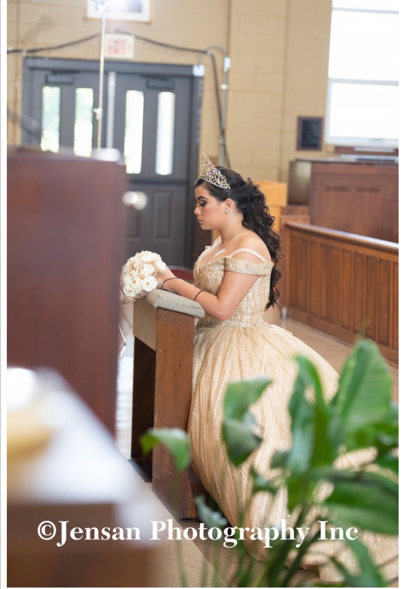 Quincea%C3%B1era%3A+A+young+Latina%E2%80%99s+first+step+into+adulthood