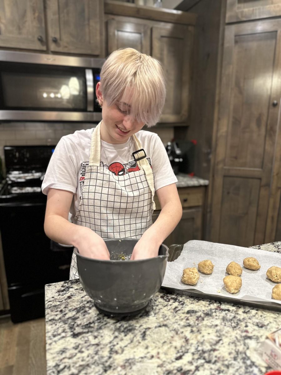 Marcus bakes apple tarts.